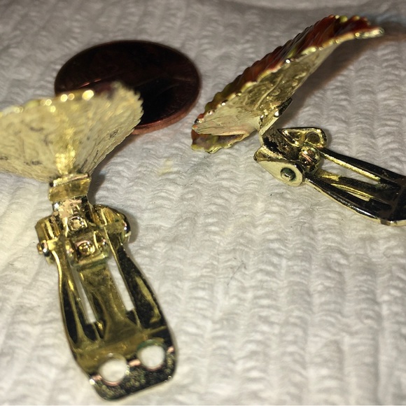 Vintage signed CORO rust orange green enamel leaf goldtone clip earrings new - Picture 4 of 17